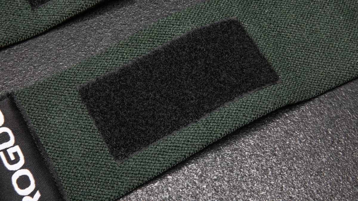 Material y cierre Rogue Wrist Wraps