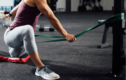Uso aplicado Monster Bands verdes/negras — lower body y movilidad