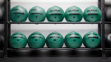 catalog/Conditioning/Strength Equipment/Medicine Balls/RA2313/RA2313-WEB7_y98lii