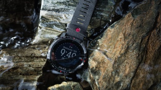 Polar Grit X Pro Armband I Silikon Med Magnetstängning, Vinröd