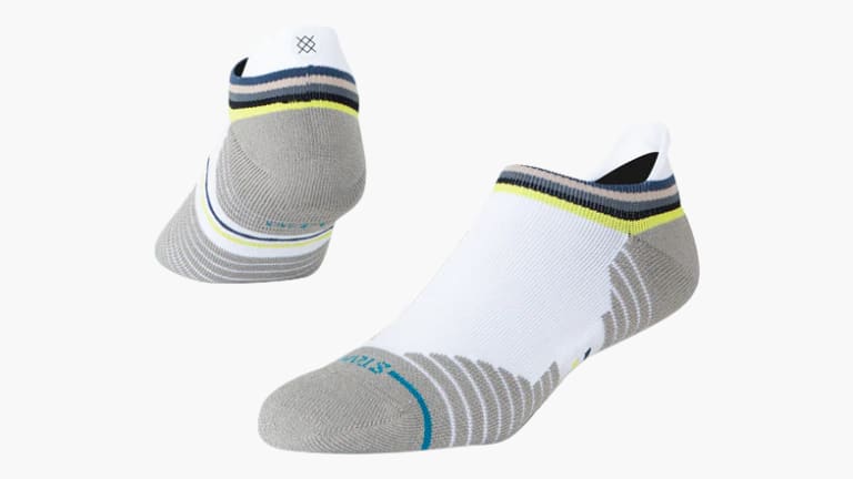 catalog/Apparel/Accessories /Socks/A258C26LIN-WHT/A258C26LIN-WHT-H_vqr2fz