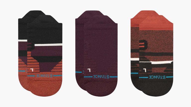 catalog/Apparel/Accessories /Socks/A258C24CAV-WINE/AA258C24CAV-WINE-H_osibpi